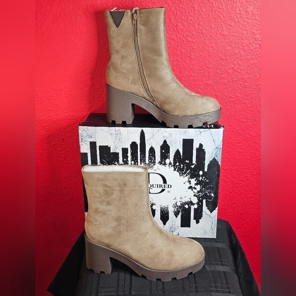 I.D. Required Chelsea Chunky Heel Ankle Boot, Women's Size 12W NIB